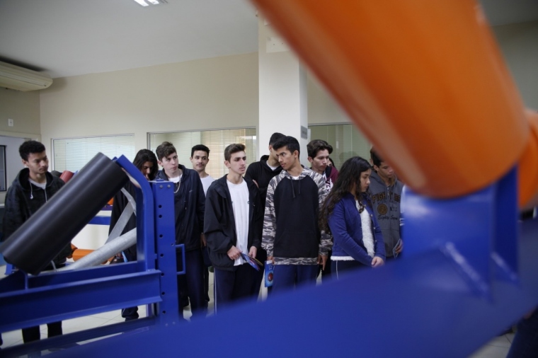 Imagem do post Alunos do curso Técnico em Mecânica do Bairro da Juventude visitam a Imepel